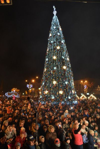 Новогодняя елка в Черновцах