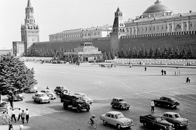 На Красной площади в Москве в 1959 году.