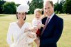2 мая на свет появилась Шарлотта Елизавета Диана – дочь Уильяма и Кэтрин, герцога и герцогини Кембриджских. У девочки есть старший брат – Джордж Александр Луи, принц Кембриджский, родившийся в 2013-м.