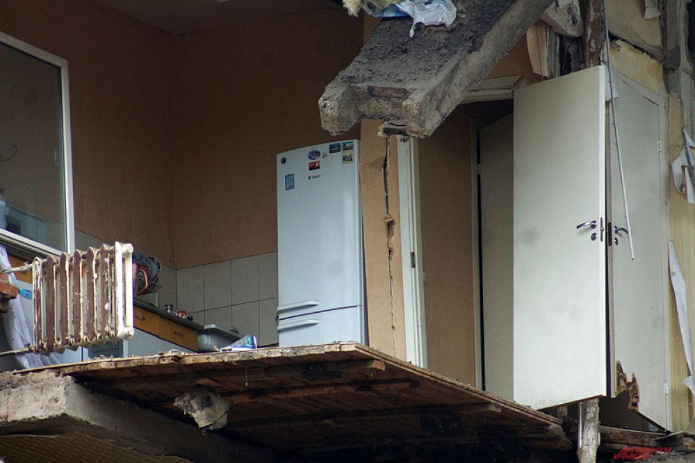 В середина лета в Прикамье произошло сразу несколько трагических событий. Скончался легендарный кардиохирург Сергей Суханов, плюс ко всему, обрушился жилой дом в центре города. Причиной ЧП стала перепланировка помещения на первом этаже строения.