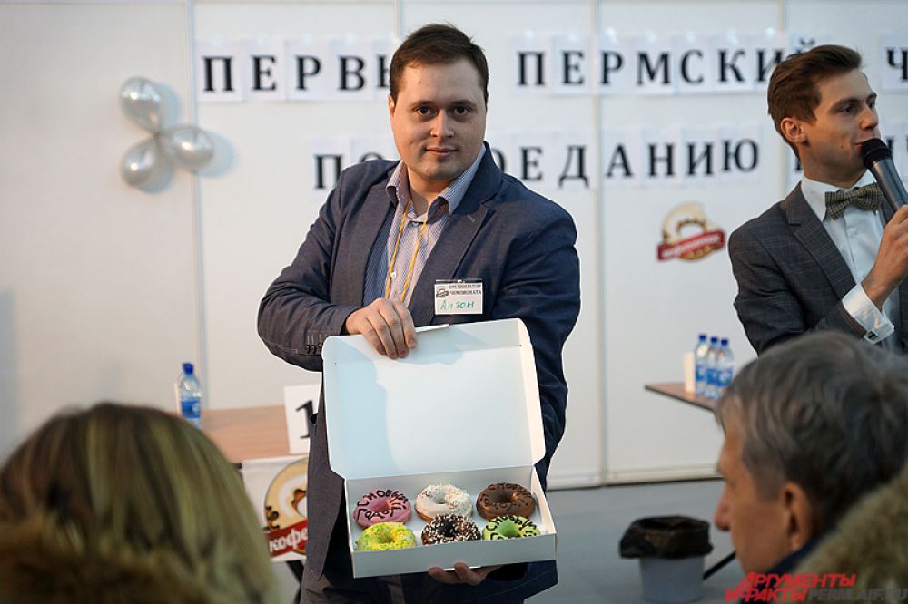 Перед открытием турнира прошел благотворительный аукцион.