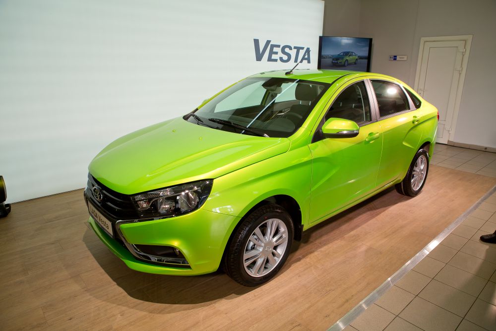 Российским покупателям седан Vesta будет предлагаться в трех комплектациях.#VESTASTART #VESTATEST #LADA #VESTAVBRYANSKE