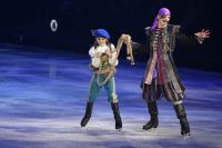 Выступление артистов на премьере ледового шоу «Синдбад и Принцесса Анна» в Москве.