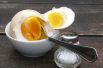 Яйца. В них содержится цистеин, аминокислота, которая помогает разрушать токсины. К тому же яйца один из лучших источников белка, придающего силы и бодрости.