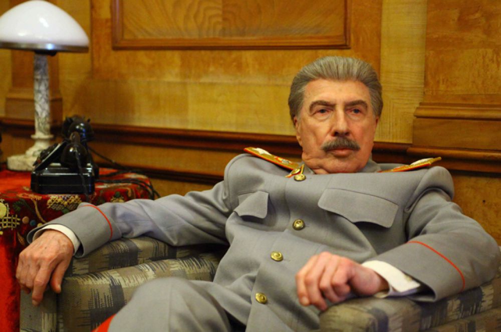 Сергей Юрский исполнил роль вождя в фильме «Товарищ Сталин» также в 2011 году.