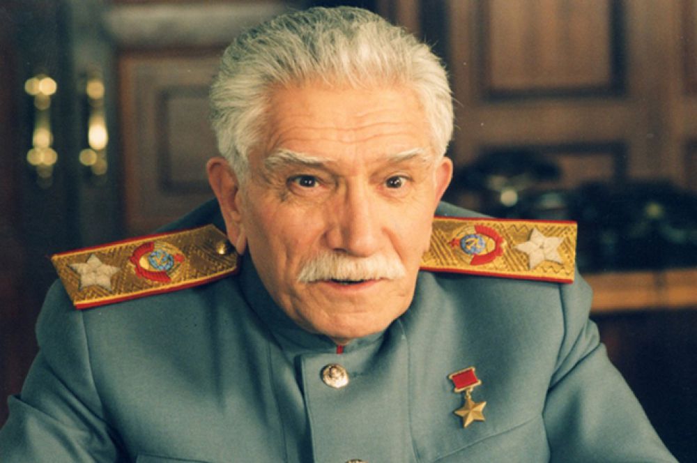 В сериале «Звезда эпохи» (2005) Юрия Кары роль Иосифа Виссарионовича исполнил Армен Джигарханян.