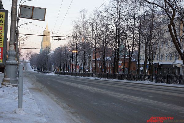 Комсомольский проспект около ЦУМа.