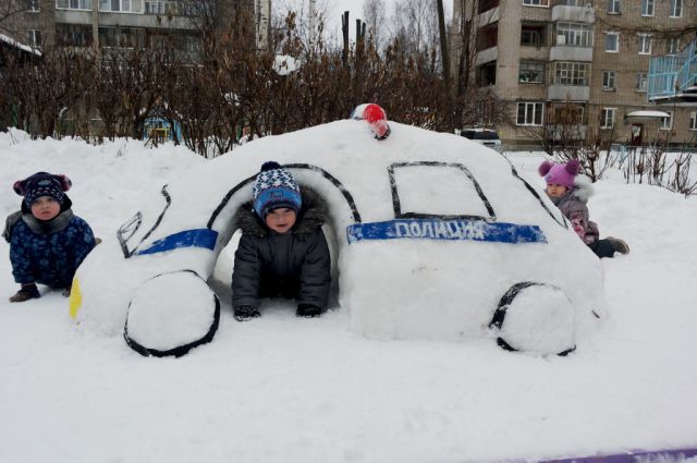 Стоковые фотографии по запросу Автомобиль авария снег
