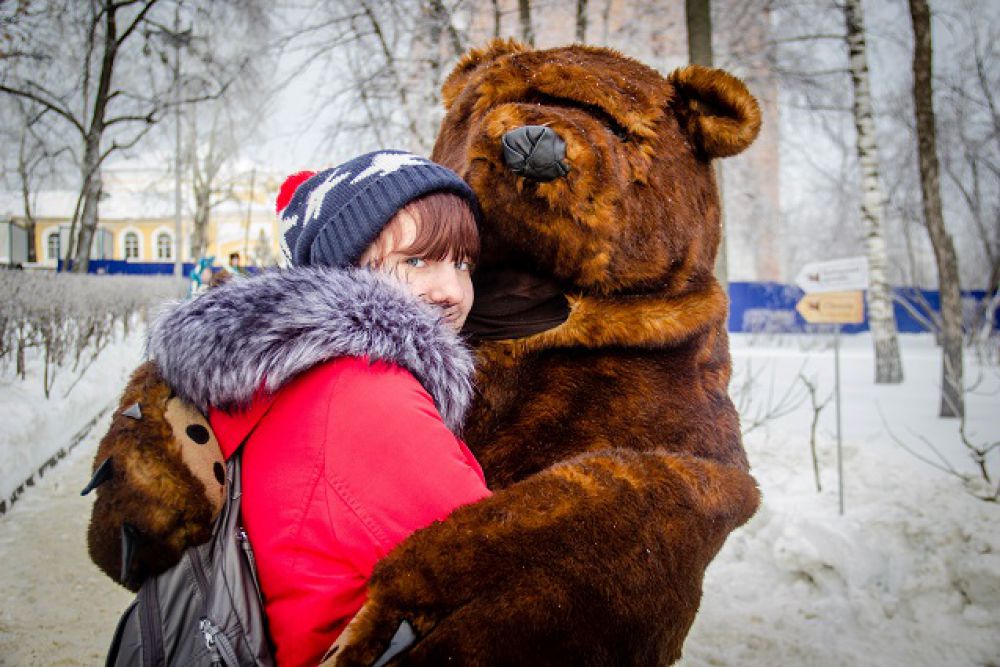 Объятья с медведем.