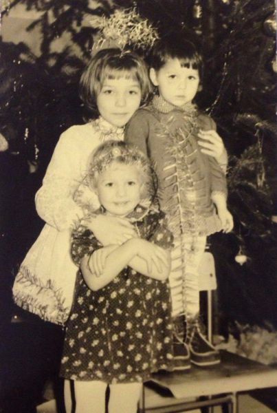 Участник №9. Сестры Катя, Лиза и Тома Ащепковы. 1994 год.