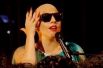 Во время съемок британской телепередачи Paul O'Grady Show Леди Гага вышла на сцену с лысой головой, 2011.
