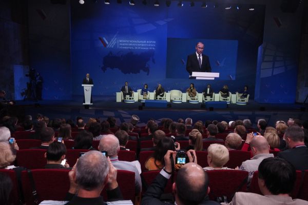 Аудиторию пленарного заседания составили активисты ОНФ из всех 13 регионов Северо- Кавказского и Южного федерального округов, а также представители федеральных и региональных органов власти. 
