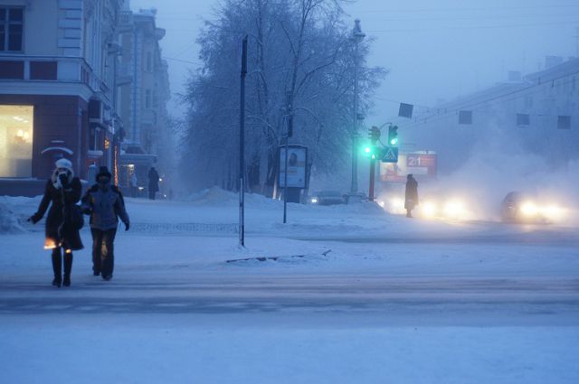 Опасности на дорогах Кемерова могут поджидать как и пешеходов, так и автолюбителей. Особенно зимой.