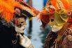 Венецианский карнвал – костюмированный праздник, проходящий ежегодно в феврале в Венеции. Празднование начинается на площади Сан-Марко, а затем перемещается на узкие улочки по всему городу. 