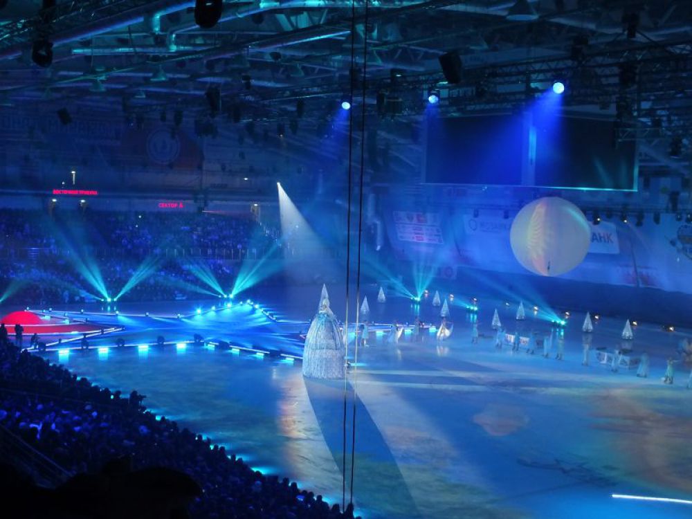 Артисты и спортсмены устроили на ледовой арене настоящее волшебство