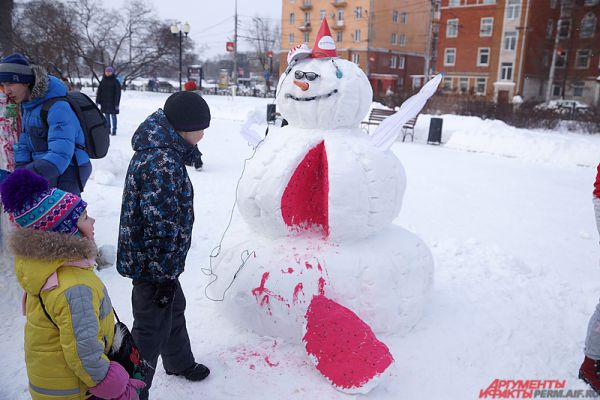 Конкурс снежных фигур «Весёлые снеговики» состоялся в минувшую субботу в сквере Дзержинского.
