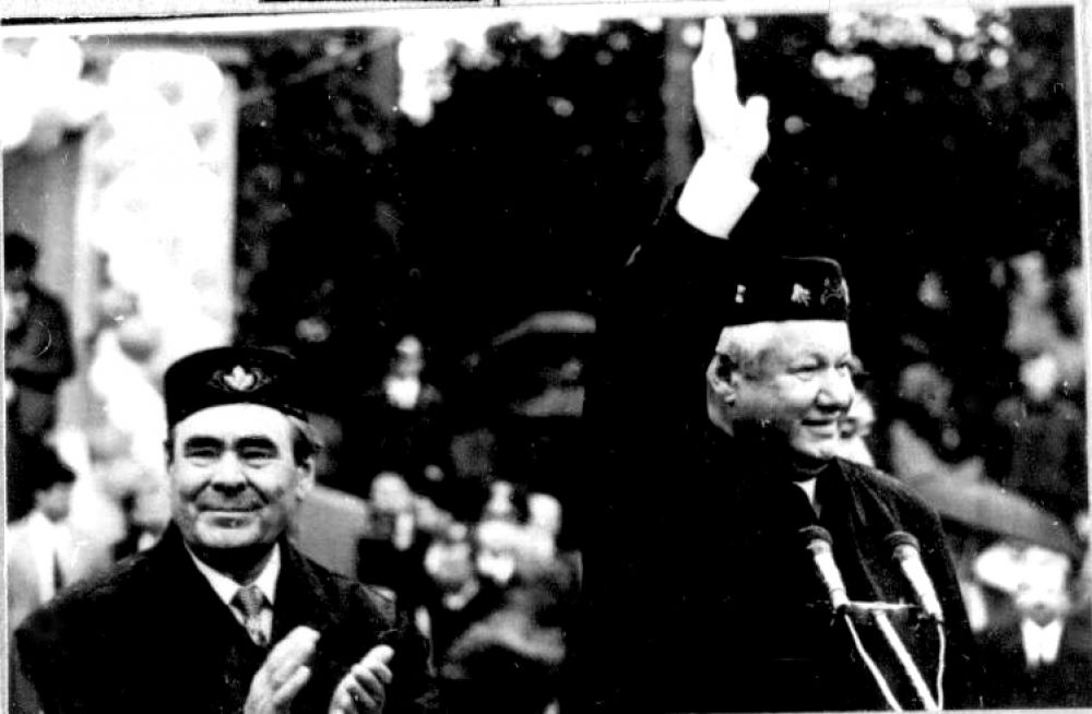 Борис Ельцин и Минтимер Шаймиев на сабантуе в Арске, 1995 год.