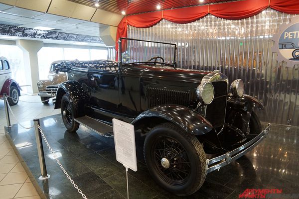 Автомобиль ГАЗ-А - экспонируется образец 1936 года.