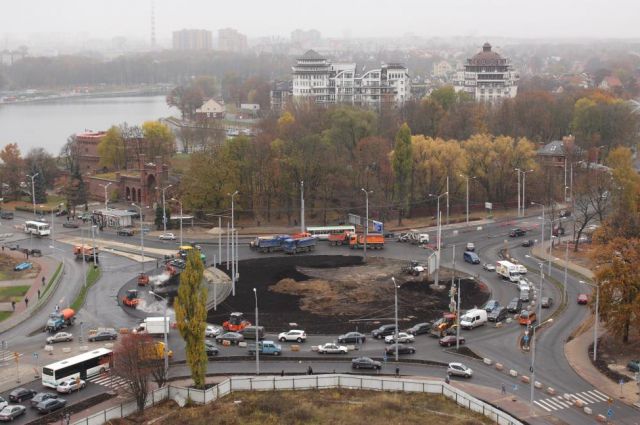 На площади Василевского установят «умные» светофоры за 15 млн рублей.