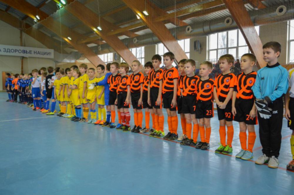 В соревнованиях принимают участие 6 команд, состоящих из мальчишек 2008 года рождения. 