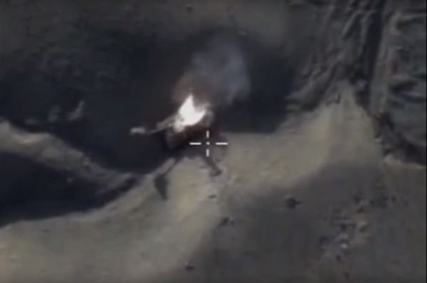 Уничтожение бронетехники террористов в Сирии самолетом ВКС РФ.