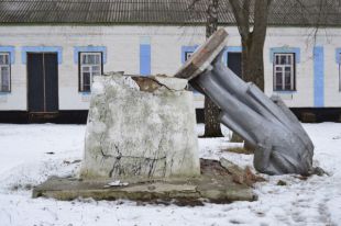Памятник Ленину в селе Великие Будища