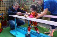 Десять тысяч рублей Дмитрий отдаёт на благотворительность каждый месяц.