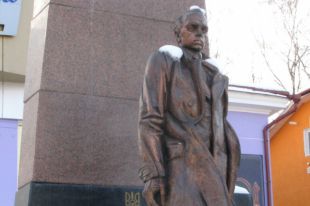 Памятник Степану Бандере