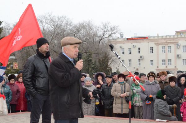 В защиту ветеранов труда взял слово Владимир Мельников – председатель Совета ветеранов города.