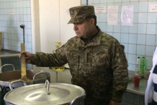 Военные жалуются, что им не хватает еды