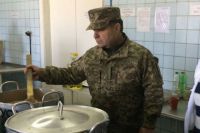 Военные жалуются, что им не хватает еды