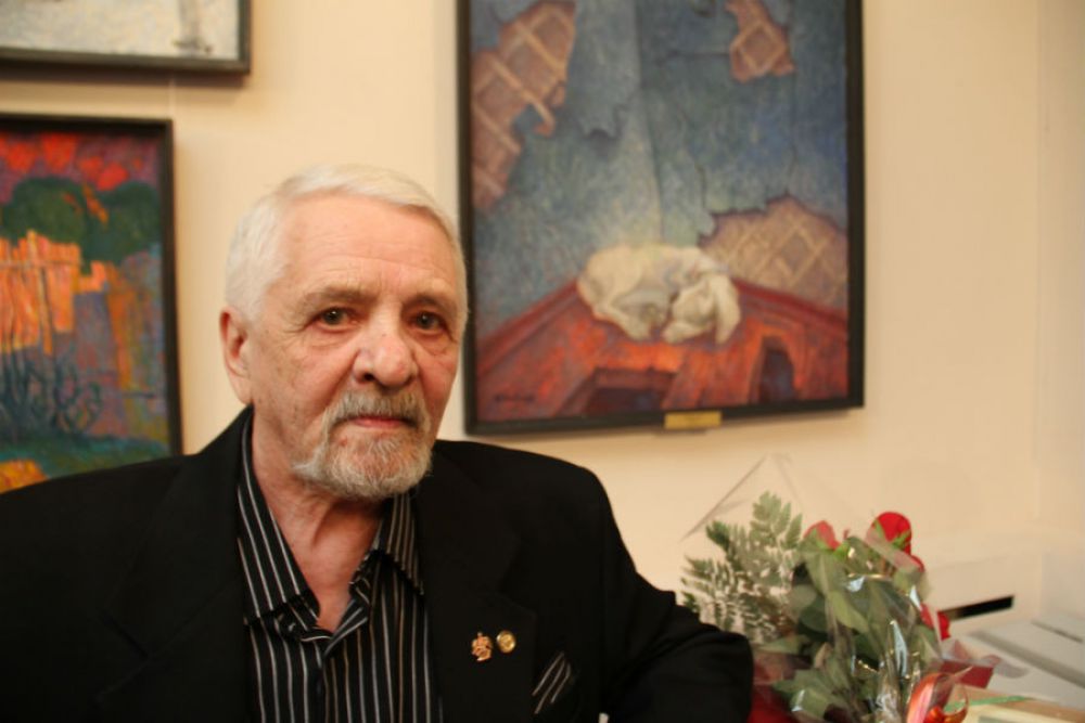 За спиной мастера - одна из последних картин, совсем недавно мы видели её на кухне Шибановской избы в селе Молвино