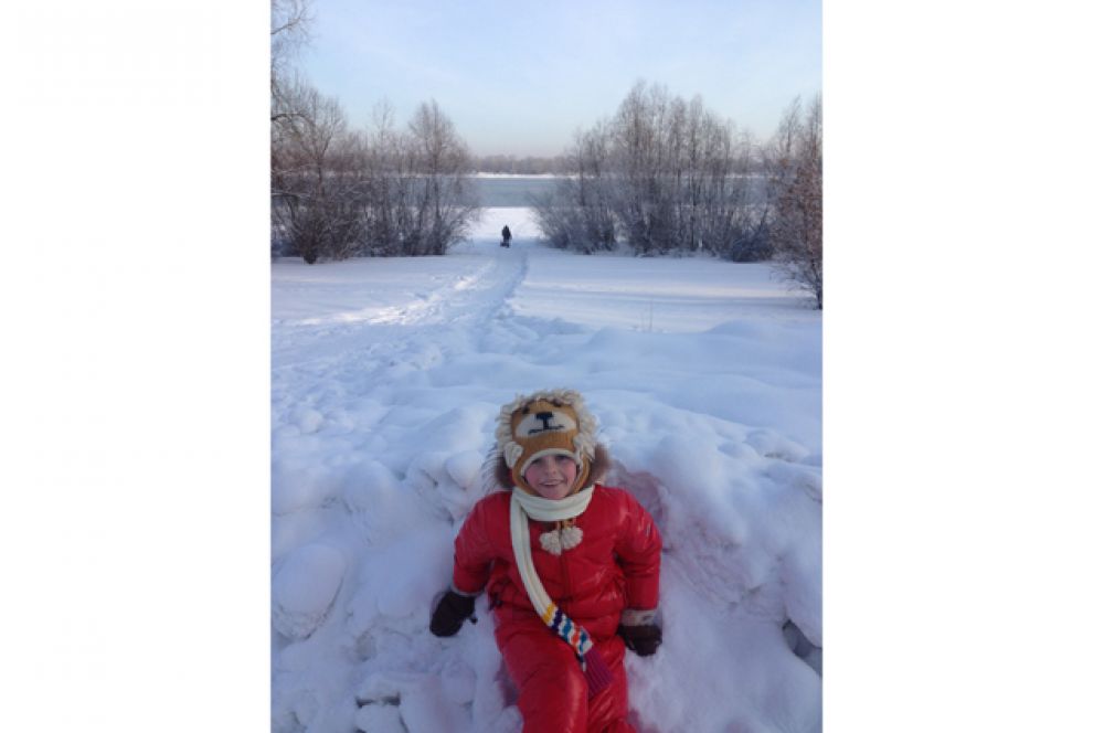 Участник №2.Аврора Воеводина, 7 лет. Очень любит кататься на коньках. 