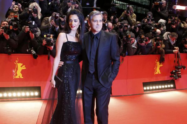 На церемонию прибыли Амаль и Джордж Клуни.
