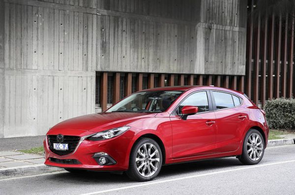 На втором месте оказалась Mazda3. Всего было зафиксировано 307 случаев угона автомобилей этой модели.