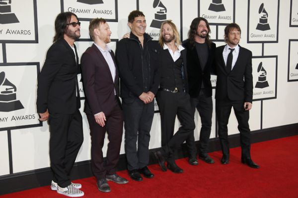 Foo Fighters на церемонии вручения премии «Грэмми». Коллектив номинирован в категории «Лучшее рок-исполнение».