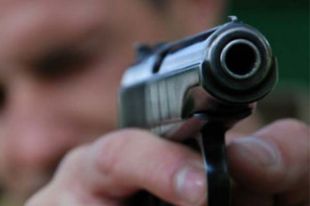 В Киеве в пробке обстреляли автомобиль