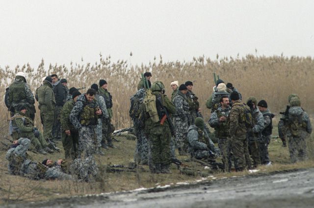 Российские военные в районе села Первомайское, 1996 г.