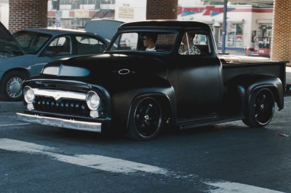 132 тысячи долларов заплатил поклонник за ретропикап Ford F-100 1955 года из фильма «Неудержимые», построенный специально для Сильвестра Сталлоне.