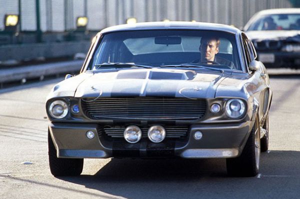 Ford Mustang Eleanor Николаса Кейджа из фильма «Угнать за 60 секунд» после выхода картины в прокат стал по-настоящему культовым. Автомобиль был продан за 1 миллион долларов.