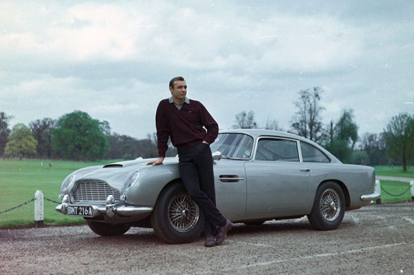 Ещё один легендарный Aston Martin DB5 1964 года выпуска, которым управлял первый агент 007 Шон Коннери в фильмах «Голдфингер» и «Шаровая молния», был продан американскому коллекционеру на аукционе в Лондоне за 3 миллиона евро.