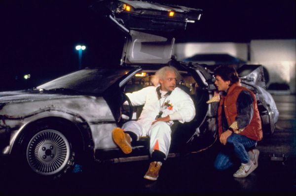DeLorean DMC-12 как у Марти Макфлая мечтали купить многие фанаты фильма «Назад в будущее». А тот самый автомобиль, которым управлял актёр Майкл Джей Фокс, был продан на голливудском аукционе за 540 тысяч долларов.