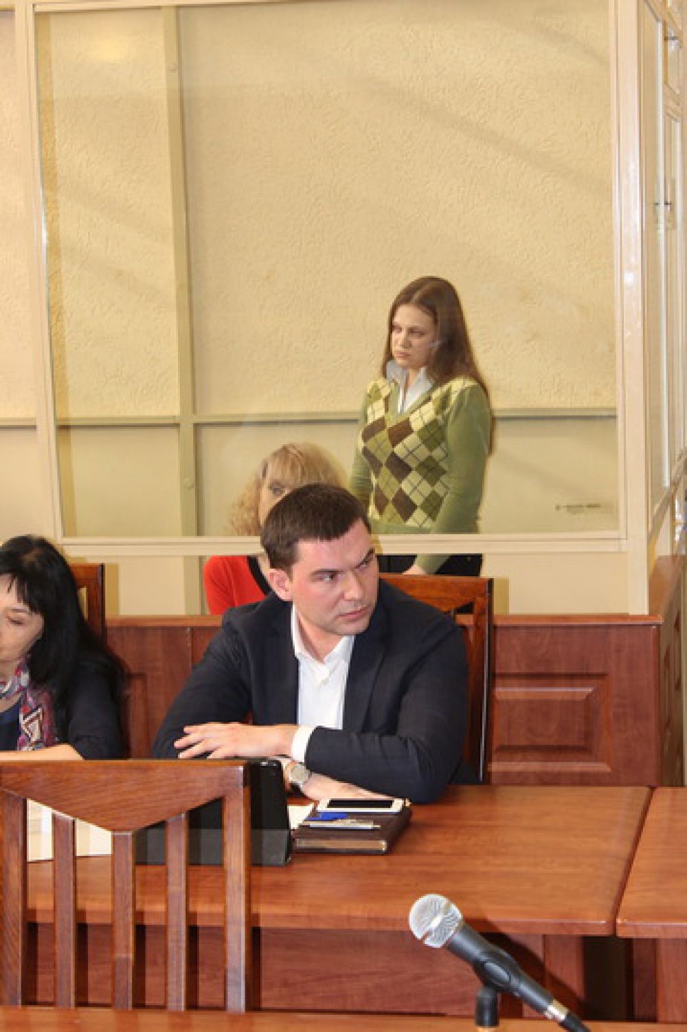 На вопросы суда отвечает дочь Инессы Тарвердиевой - Виктория.