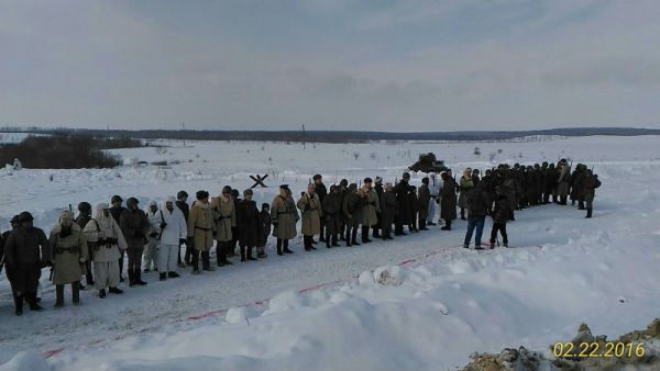 На реконструкции боя, посвящённой подвигу Александра Матросова