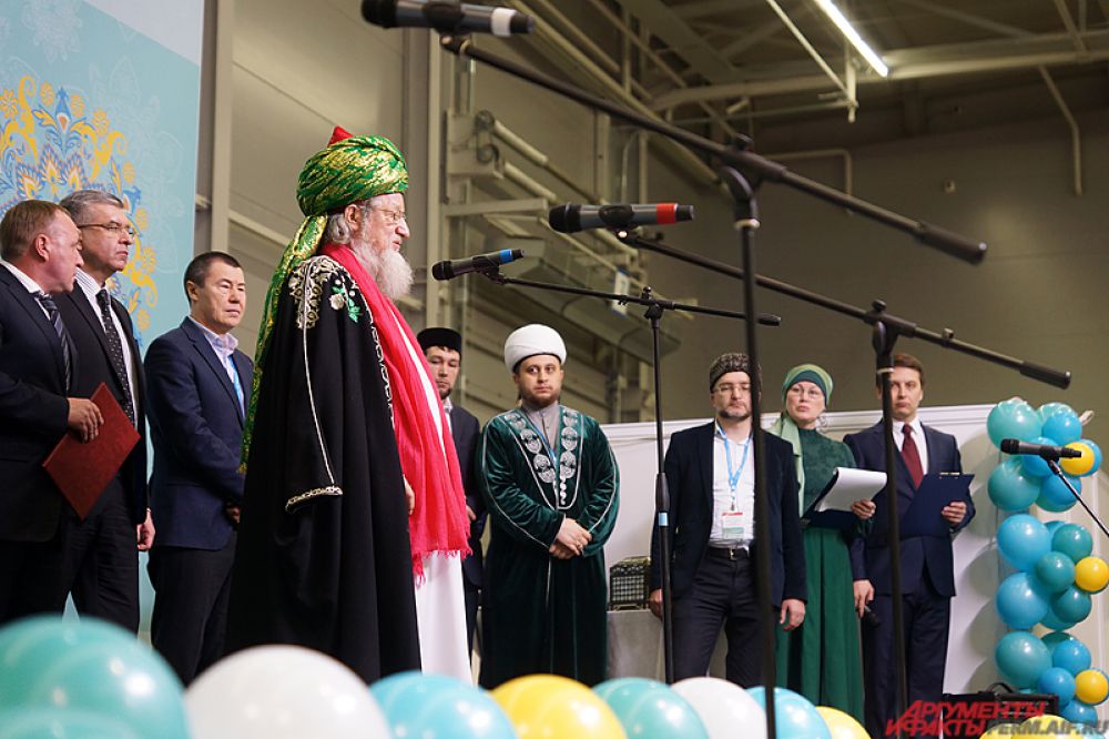 Почётным гостем мероприятия стал Верховный Муфтий, председатель центрального духовного управления мусульман России Шейх-уль-ислам Талгат Сафа Таджутддин.