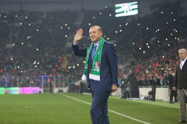 Реджеп Тайип Эрдоган на стадионе «Бурса Ататюрк», 21 декабря 2015.