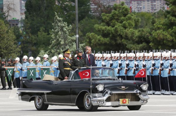 Президент Турции Реджеп Тайип Эрдоган на параде в честь Дня Победы в Анкаре, 30 августа 2014.