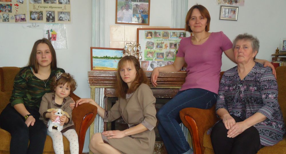 Турунтаева Варвара с мамой Аллой Ивановной, дочерью Ярославой, сестрой Светланой и племянницей Александрой.