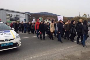 Преподаватели и студенты ПТУ