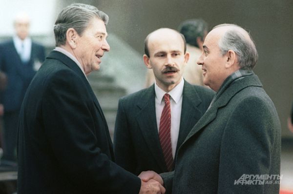 Михаил Горбачёв и Рональд Рейган, Женева, 1985 год.